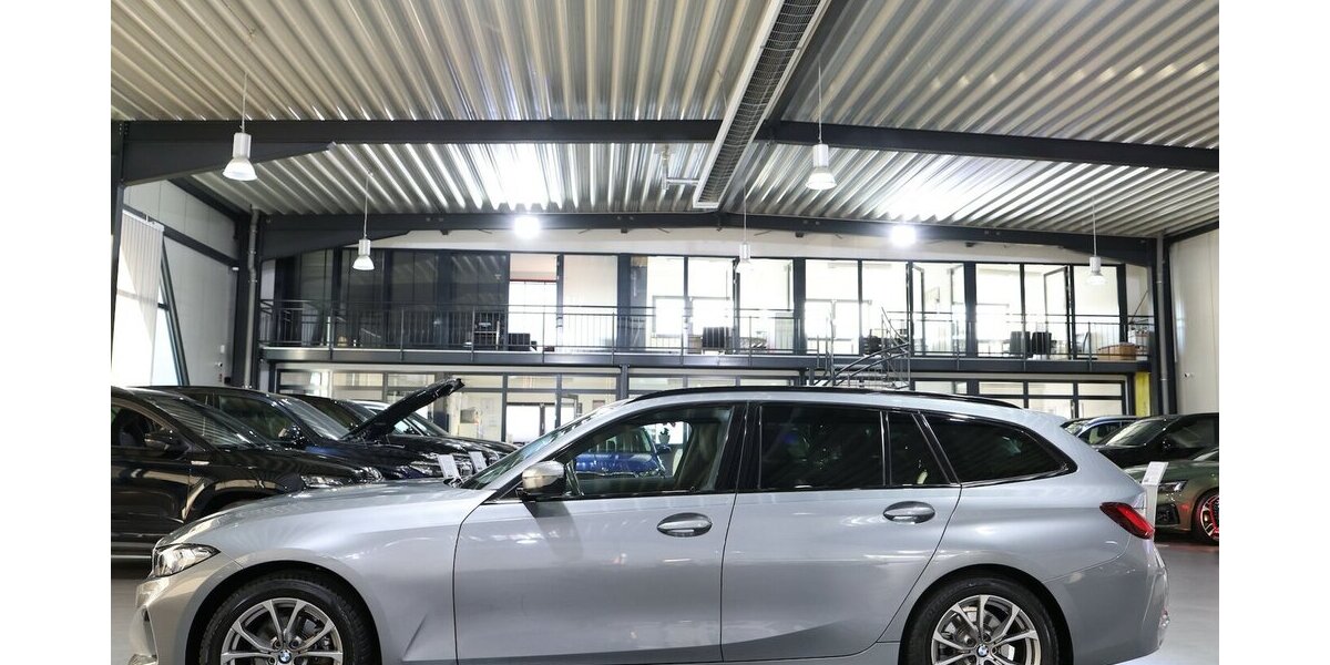 BMW 318d Touring ADVANTAGE CURVED+NAVI, LEDER, LED 67.000 km 25.999 &euro; Hamm 59077