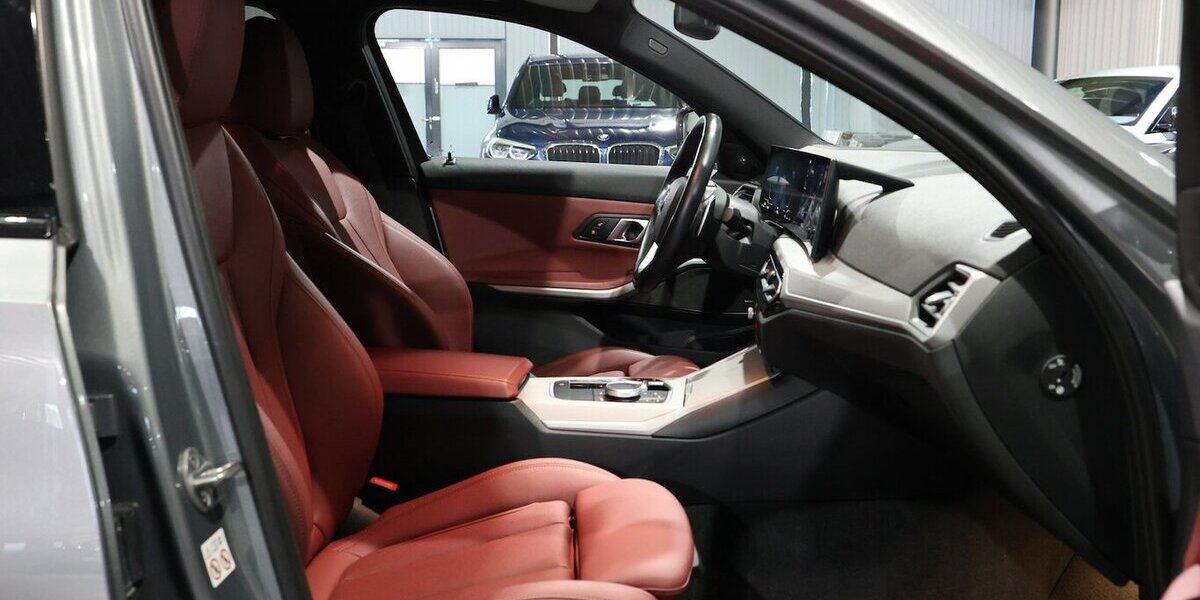 BMW 318d Touring SPORT GREY & RED LEDER,CURVED+HUD 73.000 km 26.222 &euro; Hamm 59077