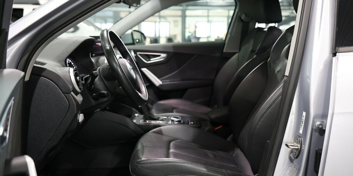 Audi Q2 35 TFSI ADVANCED SILVER & BLACK / LED, LEDER 97.000 km 20.222 &euro; Hamm 59077