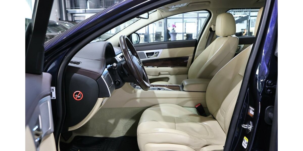Jaguar XF SPORTBRAKE 3.0 V6 Diesel S / BLUE & BEIGE 198.000 km 5.502 &euro; Hamm 59077