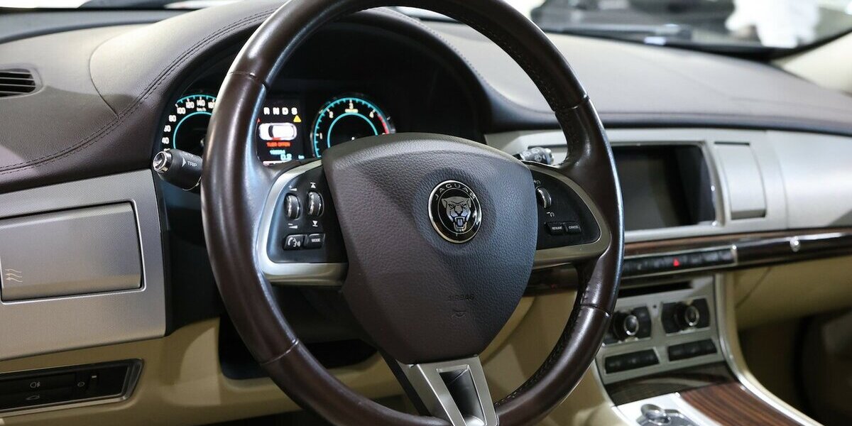 Jaguar XF SPORTBRAKE 3.0 V6 Diesel S / BLUE & BEIGE 198.000 km 5.502 &euro; Hamm 59077