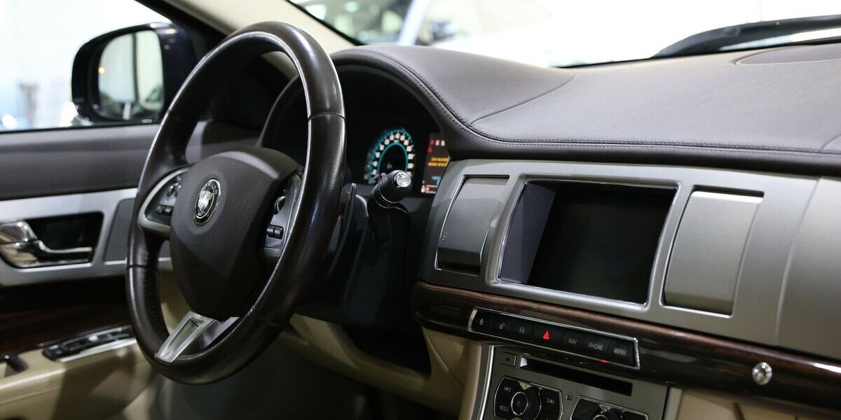 Jaguar XF SPORTBRAKE 3.0 V6 Diesel S / BLUE & BEIGE 198.000 km 5.502 &euro; Hamm 59077