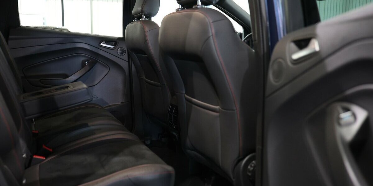 Ford Kuga 1.5 EB ST-LINE SPORT STYLING / XENON, LEDER 80.000 km 15.444 &euro; Hamm 59077