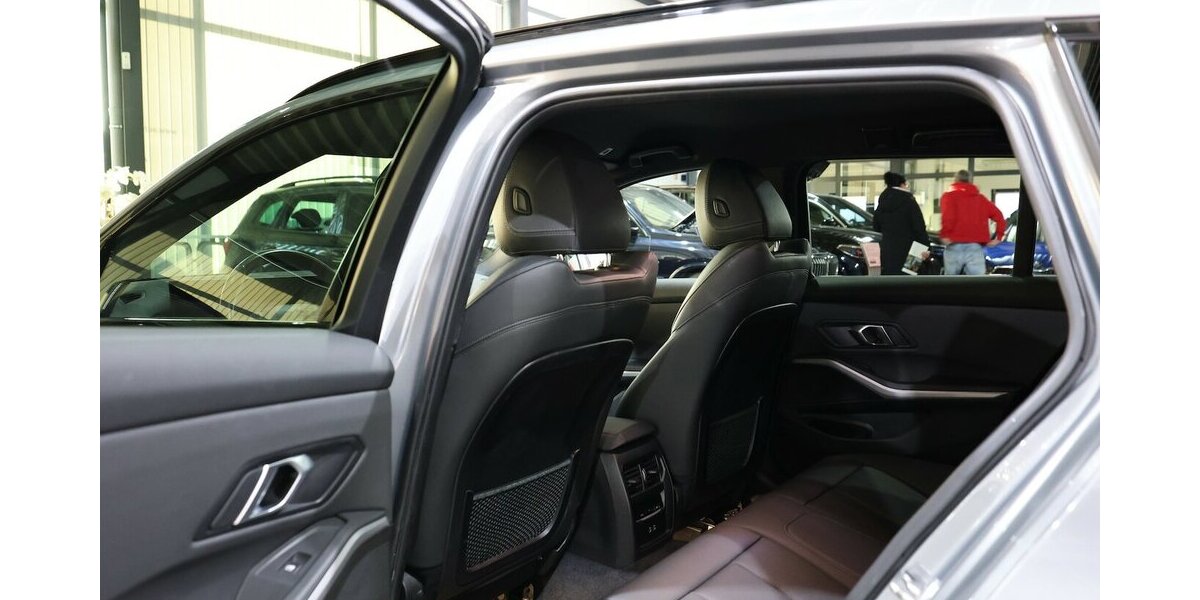 BMW 318d Touring ADVANTAGE CURVED+NAVI, LEDER, LED 67.000 km 25.999 &euro; Hamm 59077