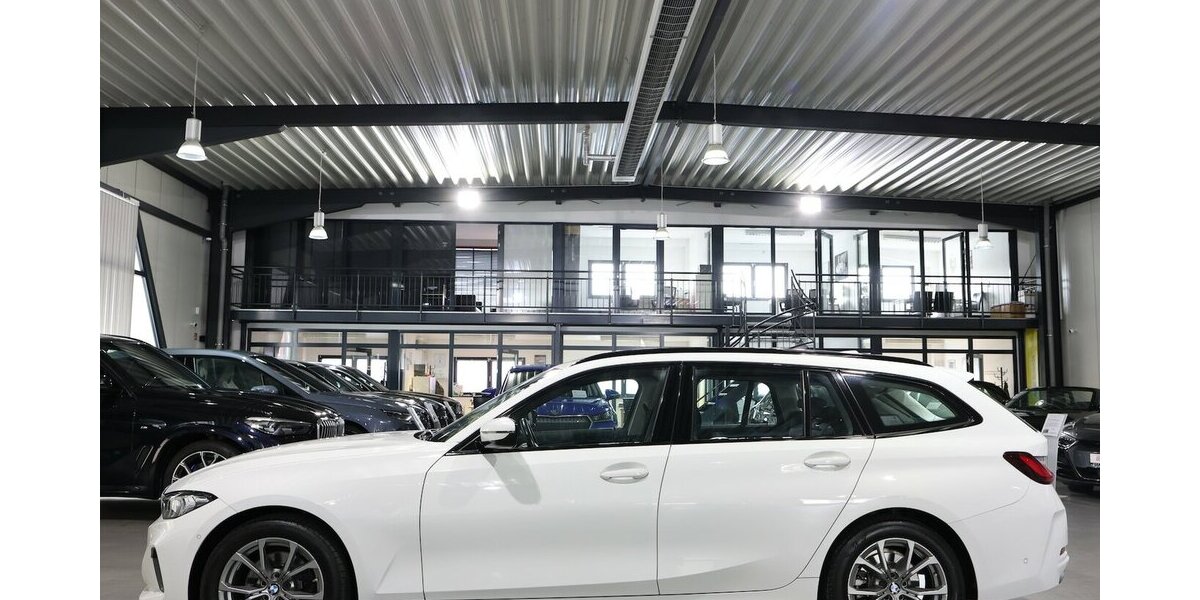 BMW 320d Touring SPORT / CURVED+HEAD-UP / PANORAMA 100.000 km 25.111 &euro; Hamm 59077