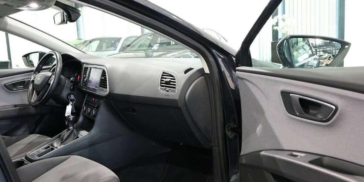 Seat Leon 1.6 TDI STYLE / NAVI-PLUS+APPLE+ANDROID 111.000 km 11.555 &euro; Hamm 59077