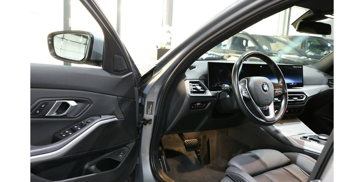 BMW 318d Touring ADVANTAGE CURVED+NAVI, LEDER, LED 67.000 km 25.999 &euro; Hamm 59077