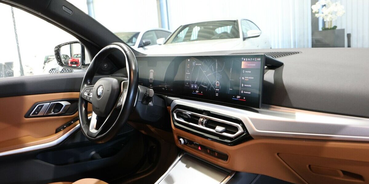 BMW 318d Touring SPORT WHITE & BROWN / CURVED+HUD 114.000 km 25.444 &euro; Hamm 59077