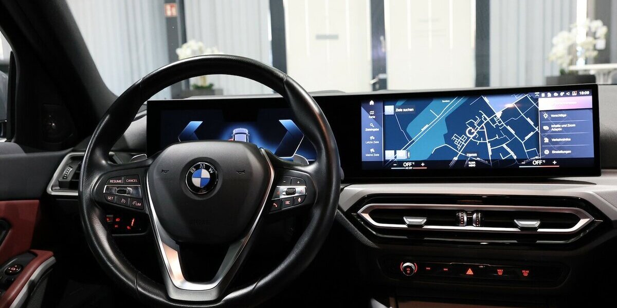 BMW 318d Touring SPORT GREY & RED LEDER,CURVED+HUD 73.000 km 26.222 &euro; Hamm 59077