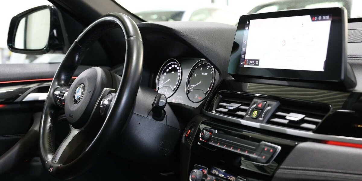 BMW X1 xDrive 20d M-SPORT SHADOW PANORAMA, LED 113.000 km 27.555 &euro; Hamm 59077
