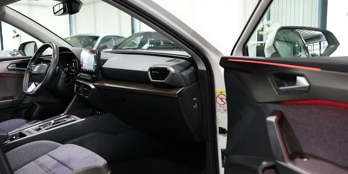 Seat Leon ST 2.0 TDI DSG XCELLENCE / LEDER / ACC+LANE 75.000 km 17.991 &euro; Hamm 59077