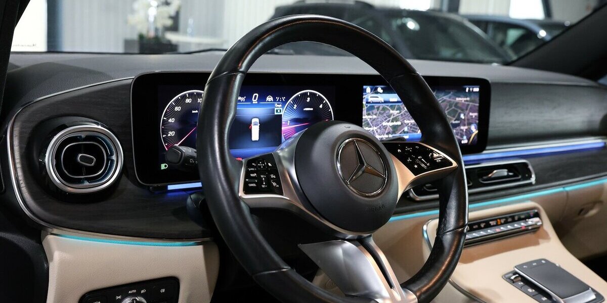 Mercedes-Benz V 300 d LANG AVANTGARDE AMG-LINE NIGHT / LASER 76.000 km 69.991 &euro; Hamm 59077