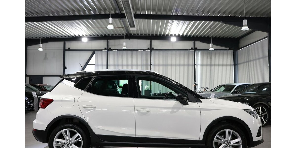 Seat Arona 1.5 TSI XCELLENCE FR-SPORT / WHITE & BLACK 90.000 km 14.345 &euro; Hamm 59077