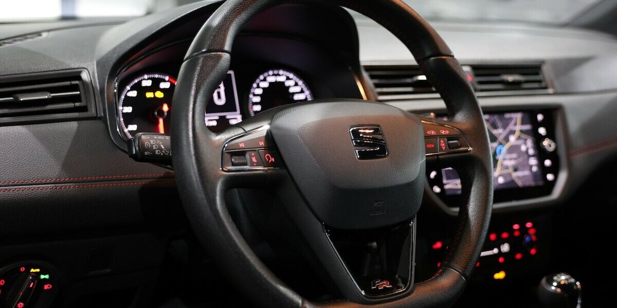 Seat Arona 1.5 TSI XCELLENCE FR-SPORT / WHITE & BLACK 90.000 km 14.345 &euro; Hamm 59077