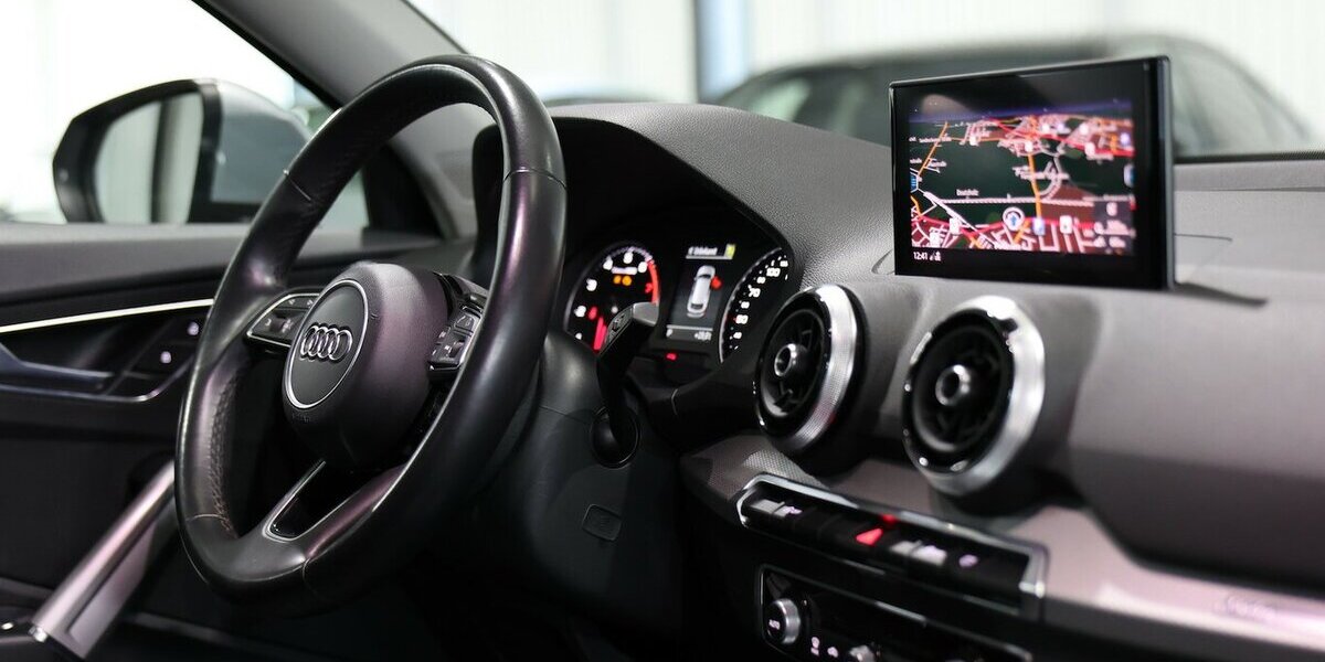 Audi Q2 35 TFSI ADVANCED SILVER & BLACK / LED, LEDER 97.000 km 20.222 &euro; Hamm 59077
