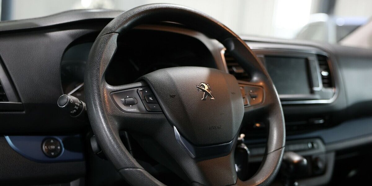 Peugeot Traveller 150 BLUE-HDI EXPERT ACTIVE L2 / 5-SITZ 50.000 km 25.991 &euro; Hamm 59077