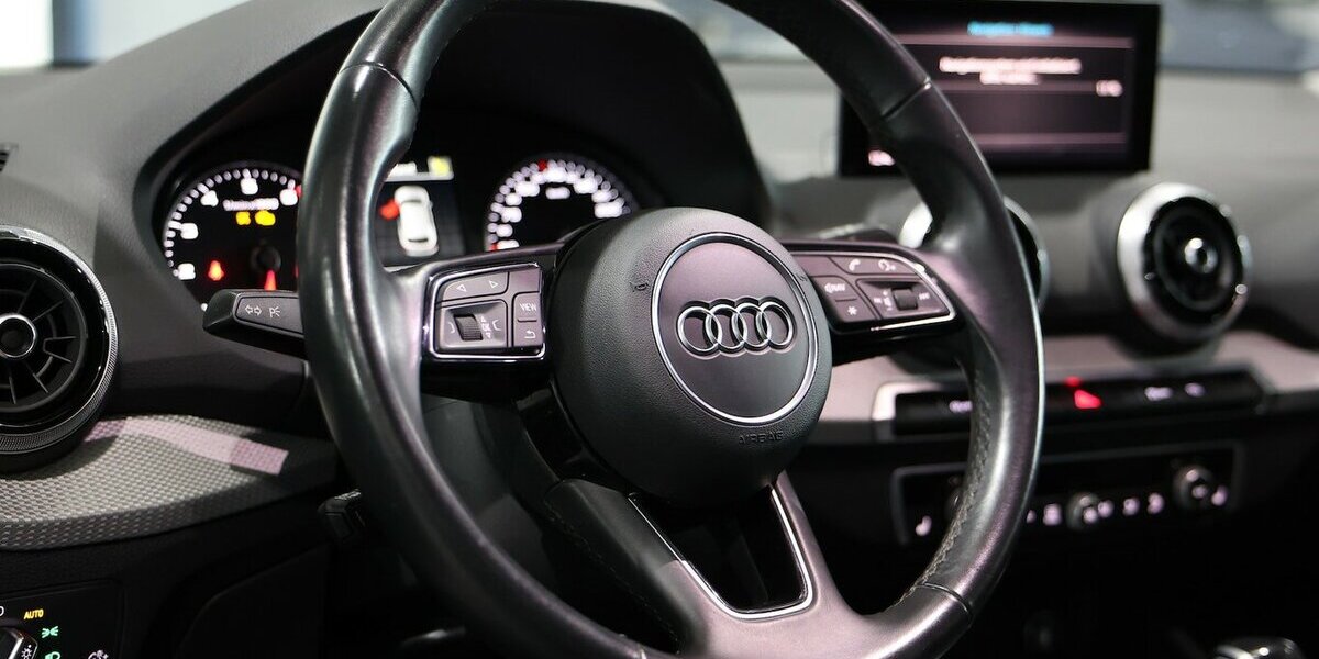 Audi Q2 35 TFSI ADVANCED SILVER & BLACK / LED, LEDER 97.000 km 20.222 &euro; Hamm 59077