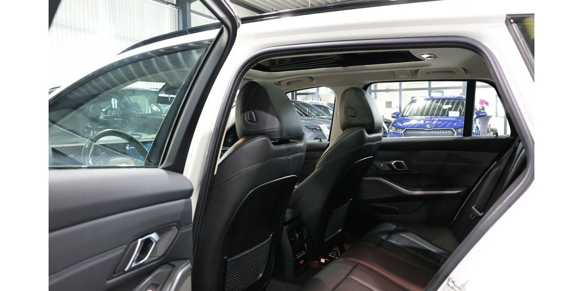 BMW 320d Touring SPORT / CURVED+HEAD-UP / PANORAMA 100.000 km 25.111 &euro; Hamm 59077