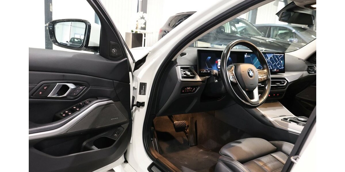 BMW 320d Touring SPORT / CURVED+HEAD-UP / PANORAMA 100.000 km 25.111 &euro; Hamm 59077