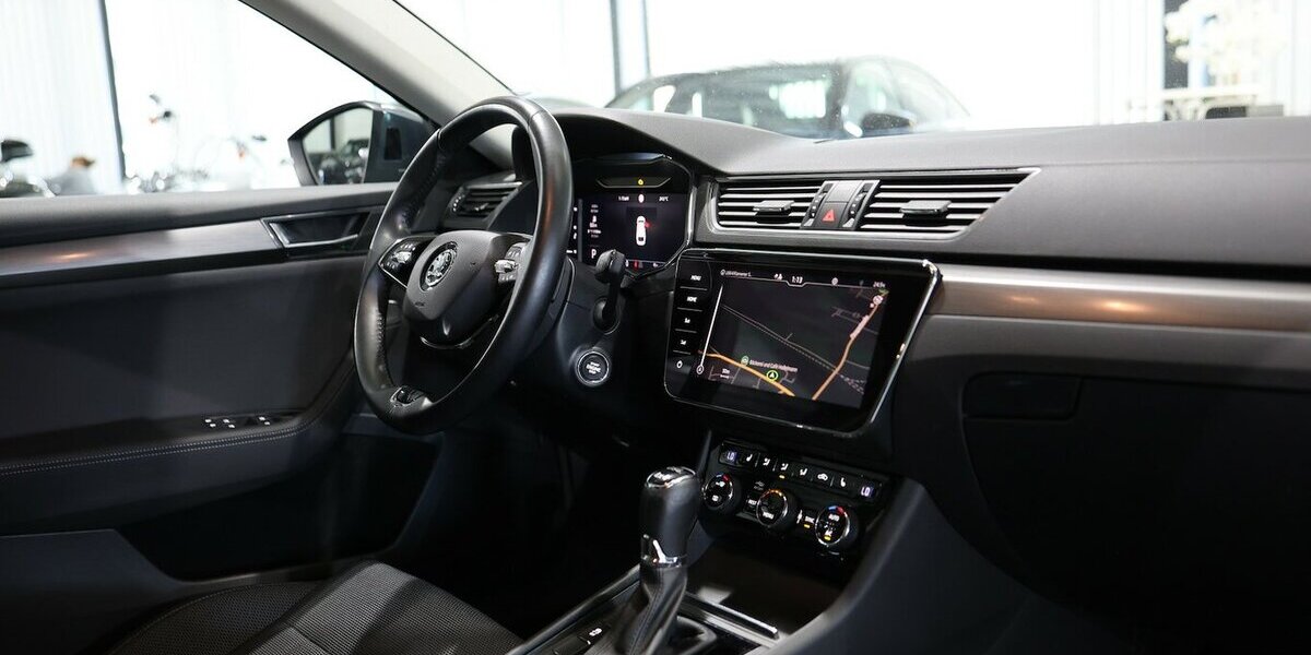 Skoda Superb Combi 2.0 TDI DSG 4x4 STYLE / MATRIX-LED 113.000 km 22.559 &euro; Hamm 59077