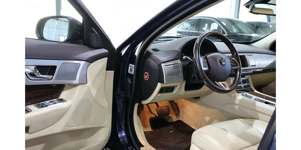 Jaguar XF SPORTBRAKE 3.0 V6 Diesel S / BLUE & BEIGE 198.000 km 5.502 &euro; Hamm 59077