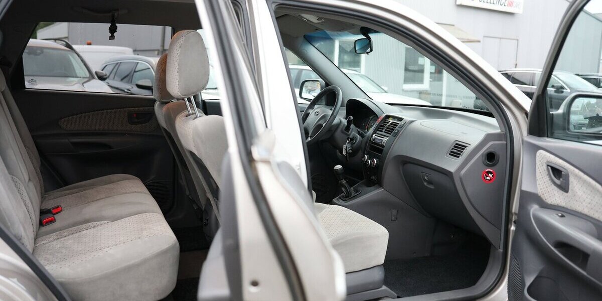 Hyundai Tucson 2.0 CRDi GLS AWD / TÜV-AU BIS 02.2027 / 100.000 km 2.902 &euro; Hamm 59077