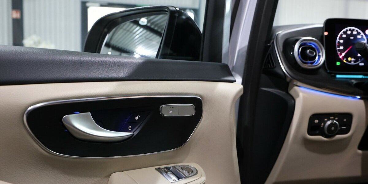 Mercedes-Benz V 300 d LANG AVANTGARDE AMG-LINE NIGHT / LASER 76.000 km 69.991 &euro; Hamm 59077