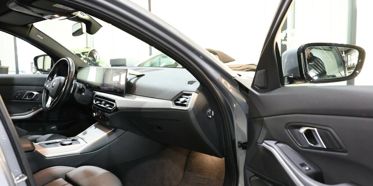BMW 318d Touring ADVANTAGE CURVED+NAVI, LEDER, LED 67.000 km 25.999 &euro; Hamm 59077