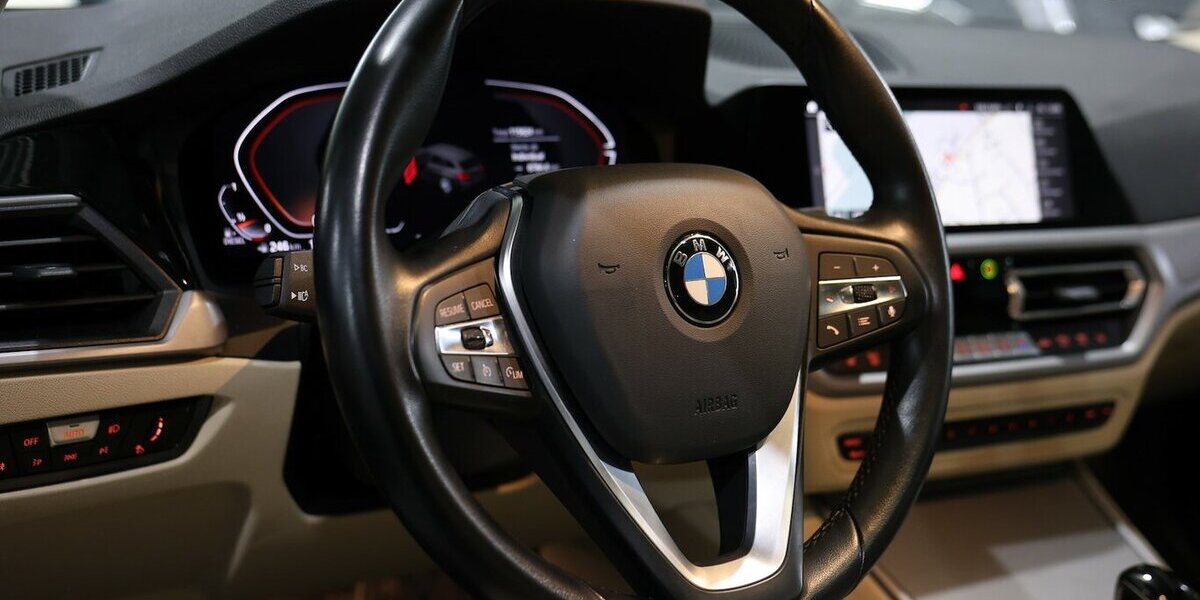 BMW 320d Touring SPORT BLUE & BEIGE / PANORAMA, LED 115.000 km 23.111 &euro; Hamm 59077