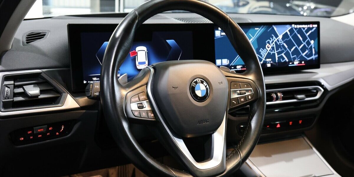 BMW 320d Touring SPORT / CURVED+HEAD-UP / PANORAMA 100.000 km 25.111 &euro; Hamm 59077