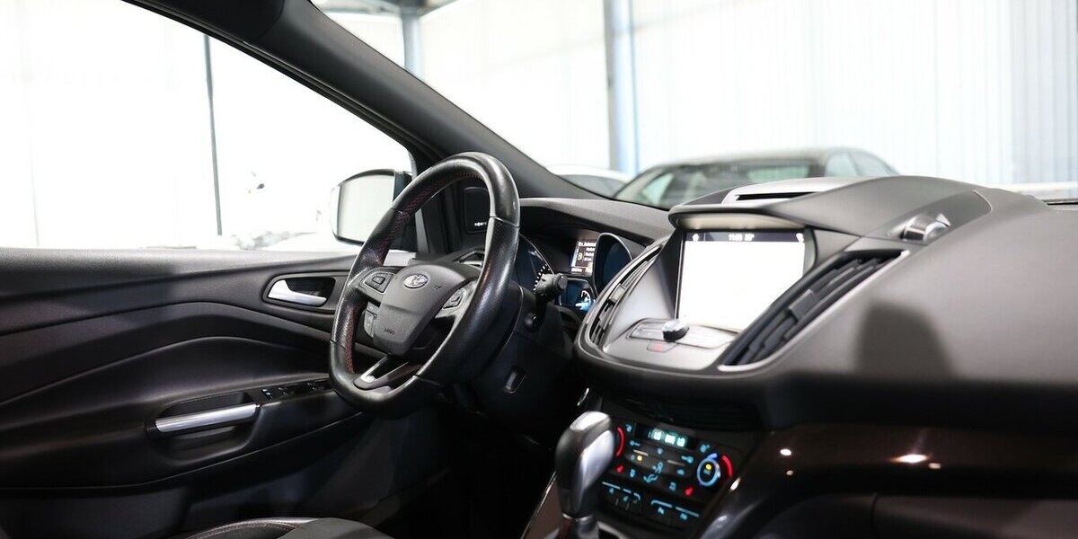 Ford Kuga 1.5 EB ST-LINE SPORT STYLING / XENON, LEDER 80.000 km 15.444 &euro; Hamm 59077