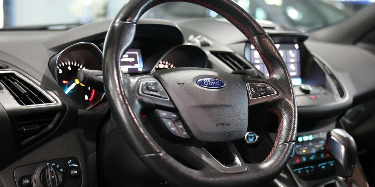 Ford Kuga 1.5 EB ST-LINE SPORT STYLING / XENON, LEDER 80.000 km 15.444 &euro; Hamm 59077