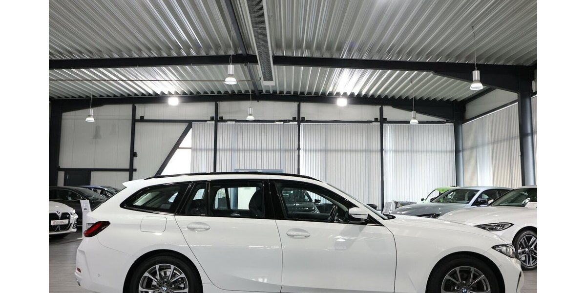 BMW 320d Touring SPORT / CURVED+HEAD-UP / PANORAMA 100.000 km 25.111 &euro; Hamm 59077