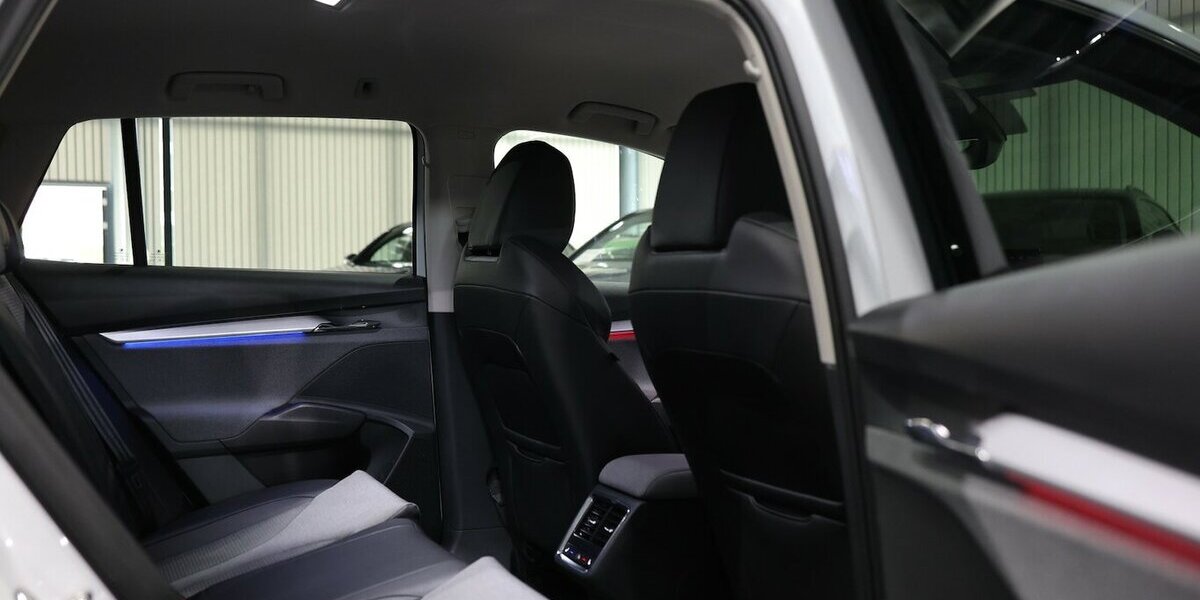 Skoda Enyaq IV 80 LOFT 94,8% / LEDER, AHK, WÄRMEPUMPE 127.000 km 26.991 &euro; Hamm 59077