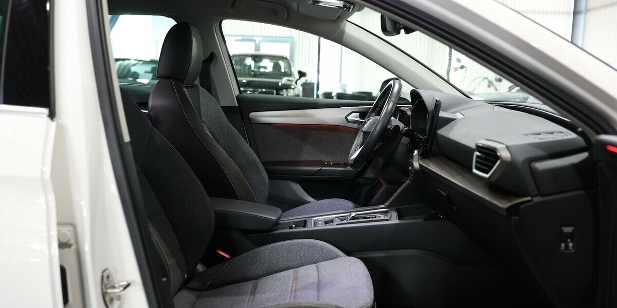 Seat Leon ST 2.0 TDI DSG XCELLENCE / LEDER / ACC+LANE 75.000 km 17.991 &euro; Hamm 59077