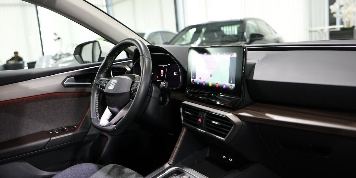 Seat Leon ST 2.0 TDI DSG XCELLENCE / LEDER / ACC+LANE 75.000 km 17.991 &euro; Hamm 59077