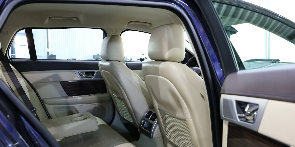 Jaguar XF SPORTBRAKE 3.0 V6 Diesel S / BLUE & BEIGE 198.000 km 5.502 &euro; Hamm 59077