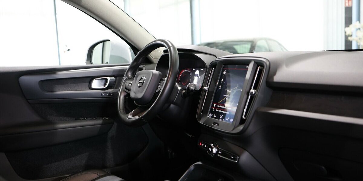 Volvo XC40 BUSINESS / VIRTUAL+NAVI+KAMERA / MATRIX 157.000 km 17.991 &euro; Hamm 59077