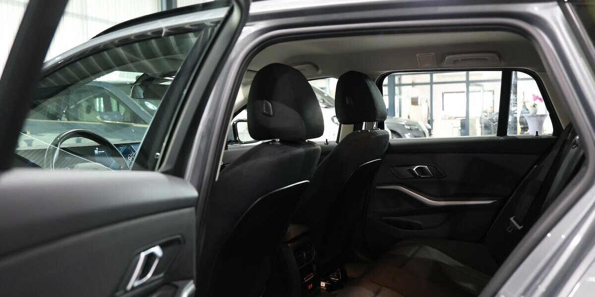 BMW 320d Touring xDrive SPORT SHADOW / GEPFLEGT / 64.000 km 29.775 &euro; Hamm 59077