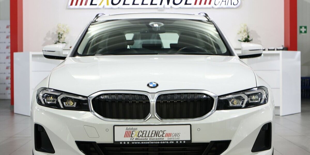 BMW 320d Touring SPORT / CURVED+HEAD-UP / PANORAMA 100.000 km 25.111 &euro; Hamm 59077