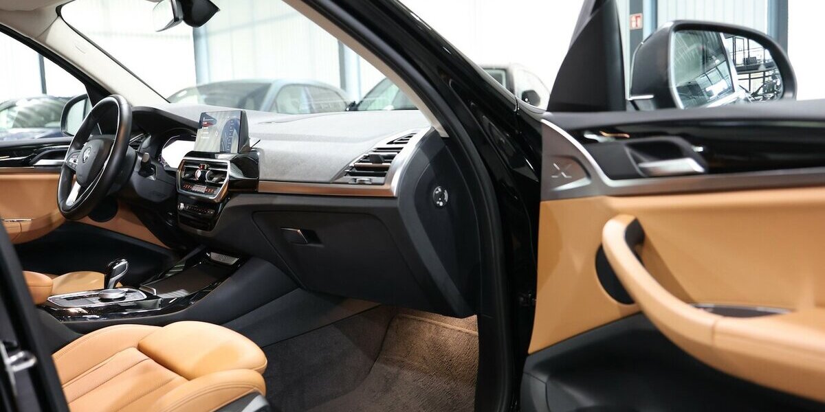 BMW X3 xDrive 20i / BLACK & BROWN / LIVE-COCKPIT-PRO 53.000 km 34.993 &euro; Hamm 59077