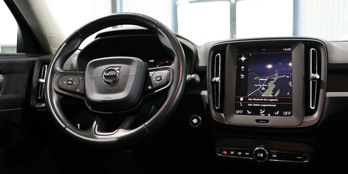 Volvo XC40 BUSINESS / VIRTUAL+NAVI+KAMERA / MATRIX 157.000 km 17.991 &euro; Hamm 59077