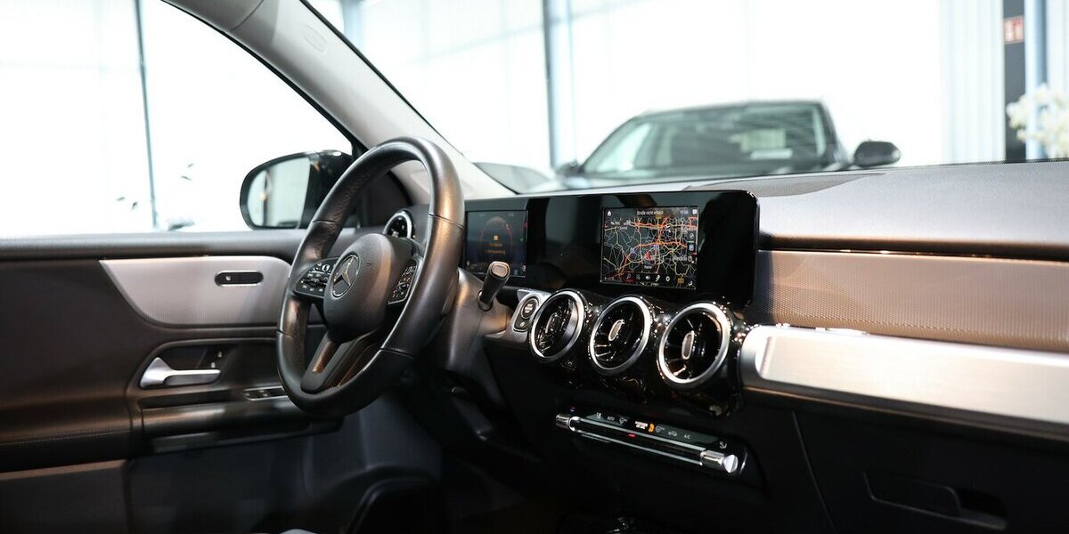 Mercedes-Benz GLB 200 d BUSINESS / PANORAMA, DISTRONIC, LEDER 36.000 km 32.991 &euro; Hamm 59077