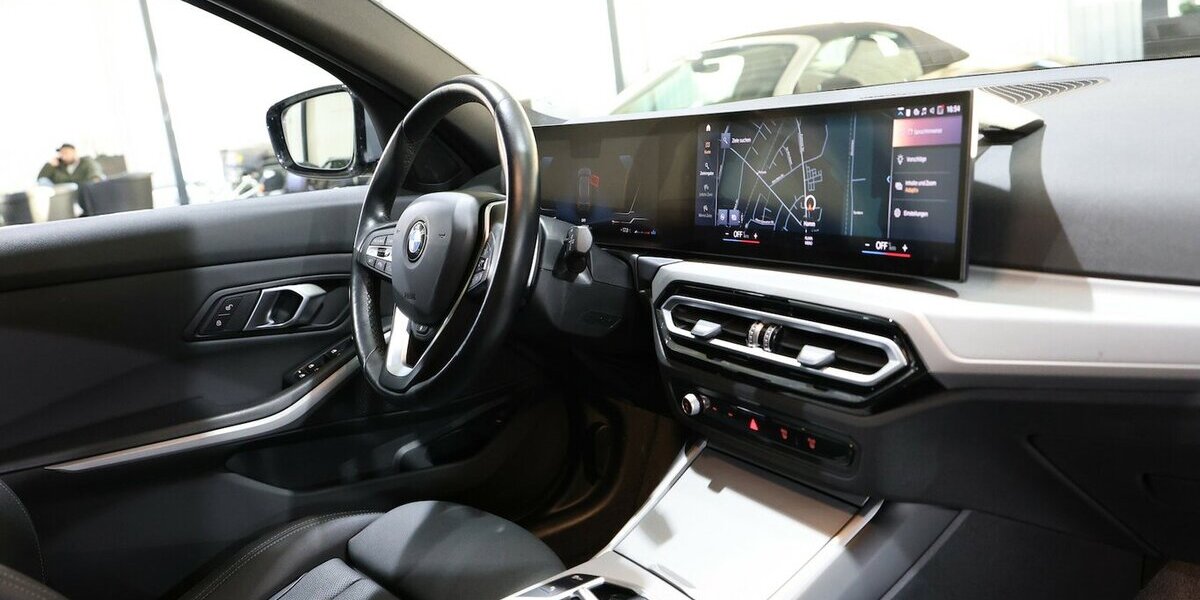 BMW 318d Touring ADVANTAGE CURVED+NAVI, LEDER, LED 67.000 km 25.999 &euro; Hamm 59077