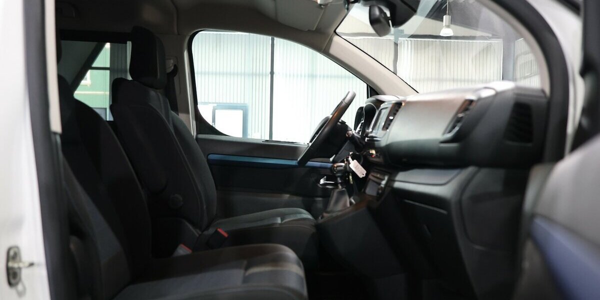 Peugeot Traveller 150 BLUE-HDI EXPERT ACTIVE L2 / 5-SITZ 50.000 km 25.991 &euro; Hamm 59077