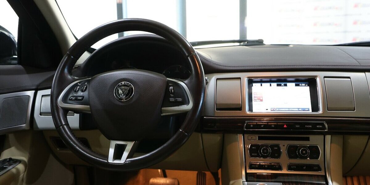 Jaguar XF SPORTBRAKE 3.0 V6 Diesel S / BLUE & BEIGE 198.000 km 5.502 &euro; Hamm 59077