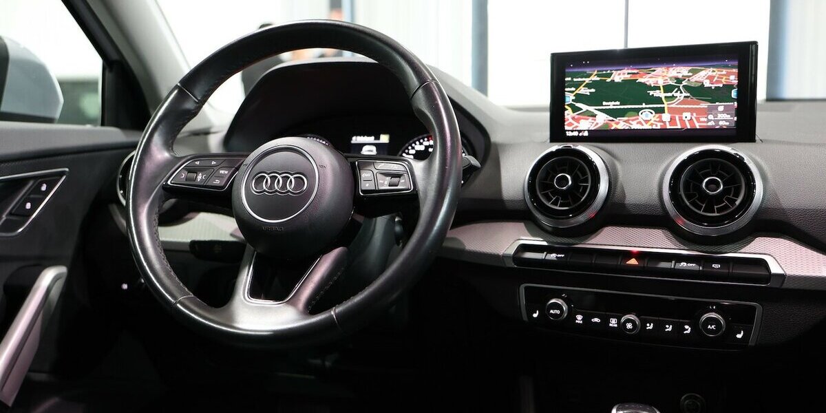 Audi Q2 35 TFSI ADVANCED SILVER & BLACK / LED, LEDER 97.000 km 20.222 &euro; Hamm 59077