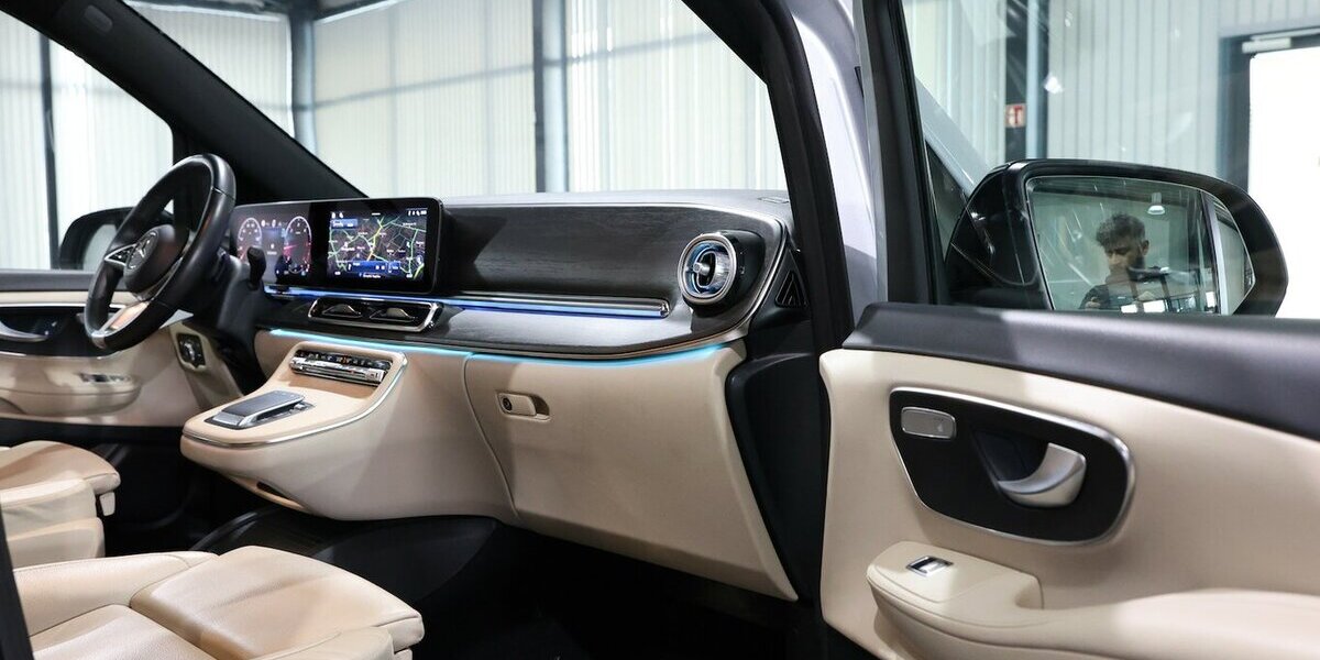 Mercedes-Benz V 300 d LANG AVANTGARDE AMG-LINE NIGHT / LASER 76.000 km 69.991 &euro; Hamm 59077