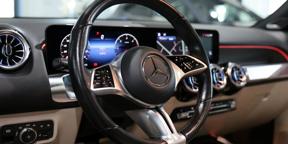 Mercedes-Benz GLB 220 d 4M PROGRESSIVE SPORT NIGHT / PANORAMA 156.000 km 30.299 &euro; Hamm 59077