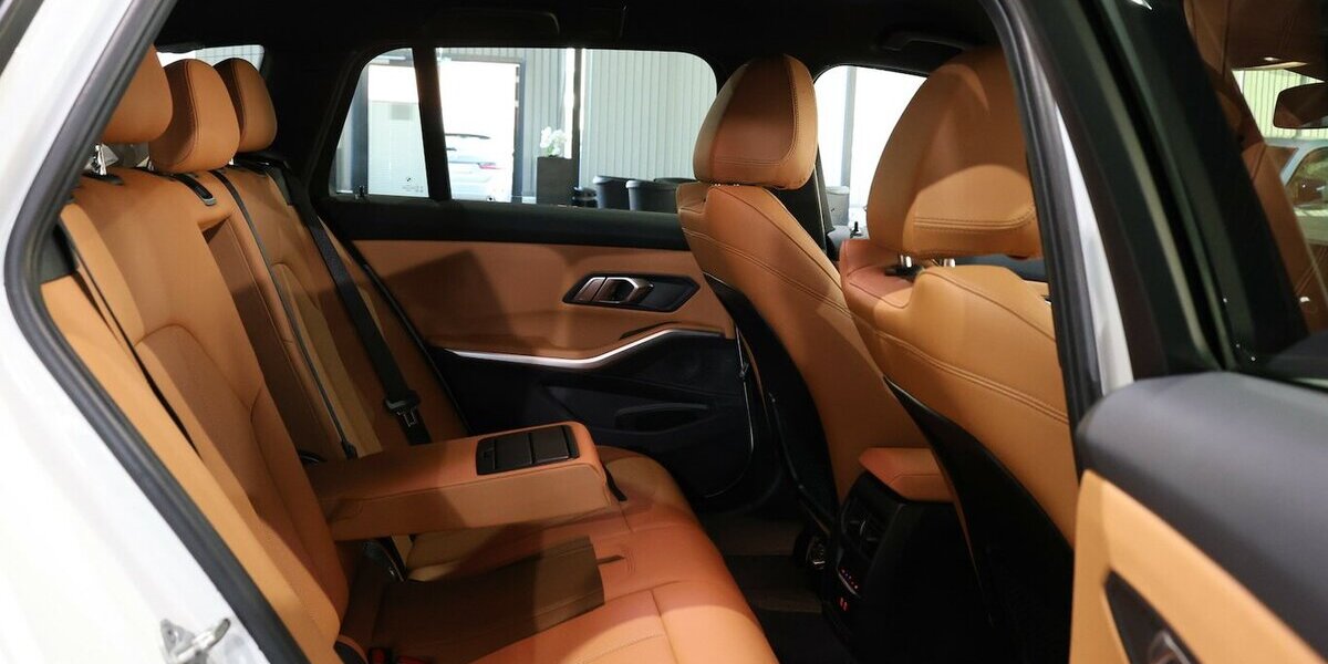 BMW 318d Touring SPORT WHITE & BROWN / CURCED, LED 100.000 km 24.766 &euro; Hamm 59077